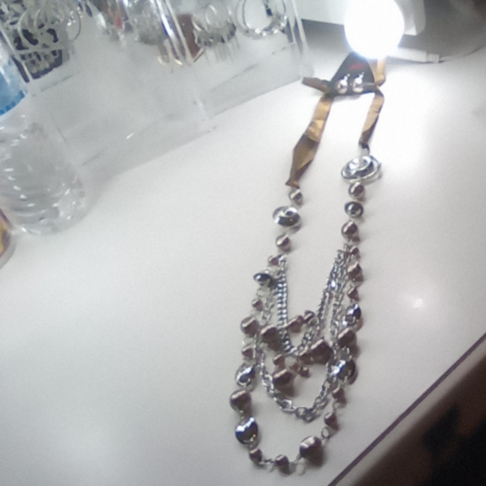 I am selling a necklace